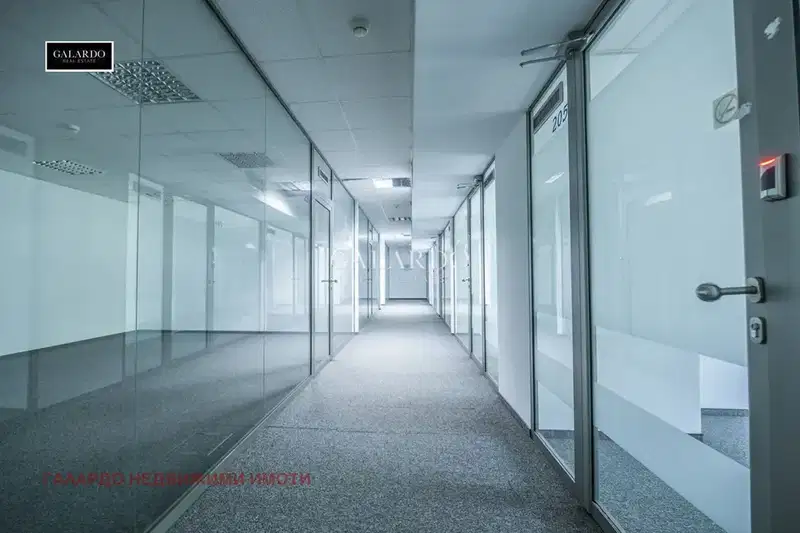 Офис в София, Бъкстон