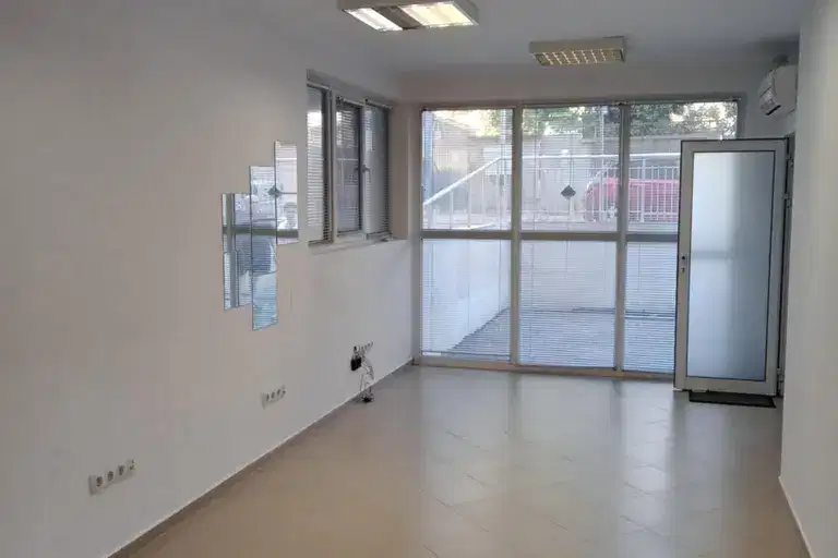 Office in Sofiya, Centyr