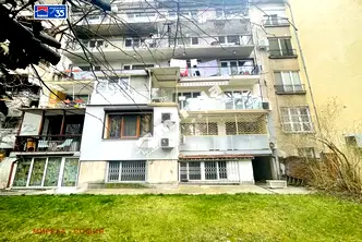 Офис в София, Докторски паметник