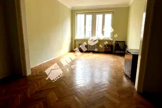 Офис в София, Докторски паметник