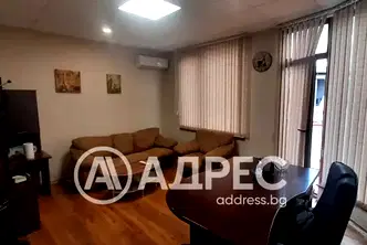 Офис в София, Лагера