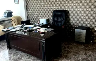 Офис в София, Враждебна