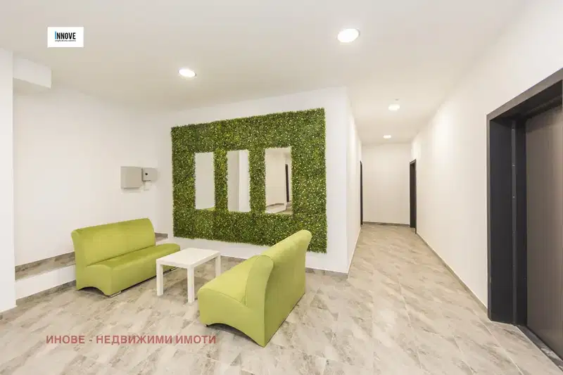 Office in Студентски
