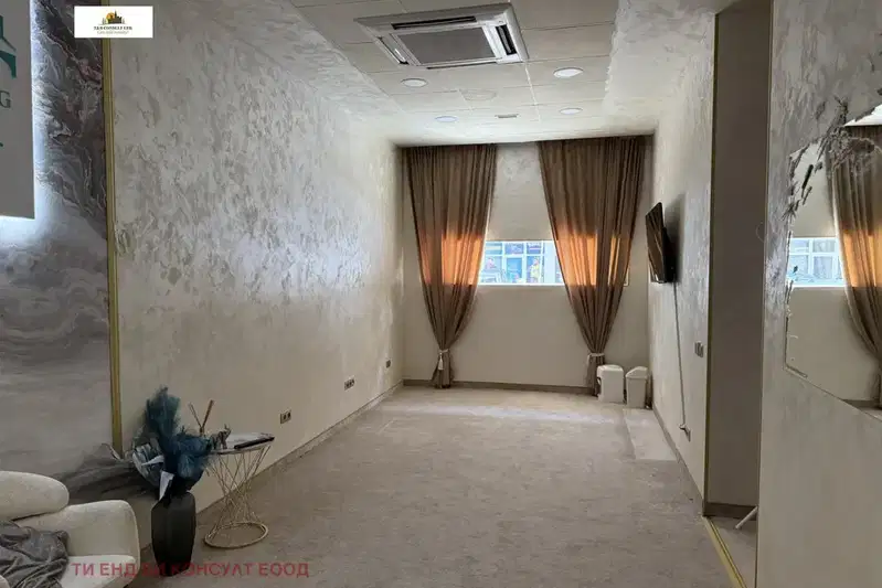 Office in Студентски