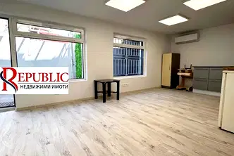 Офис във Варна, Колхозен пазар