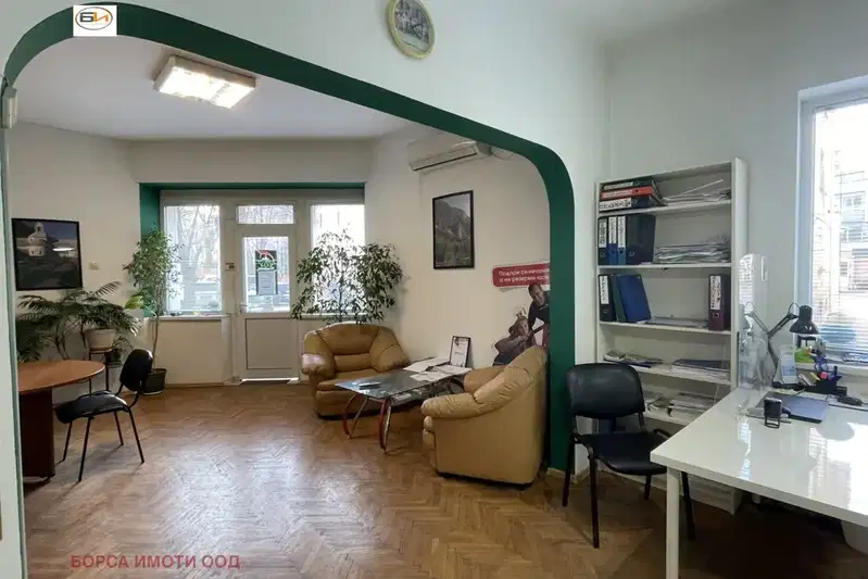Офис във Враца, Център