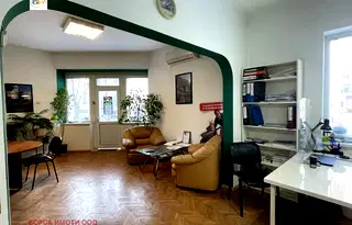 Офис във Враца, Център