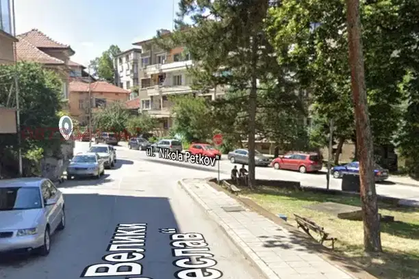 Гараж/Паркомясто в Ловеч, Дикисана