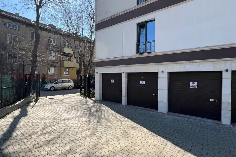 Garage/Parking in Pernik, Iztok