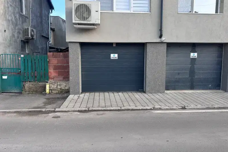 Garage/Parking in Ruse, Centyr