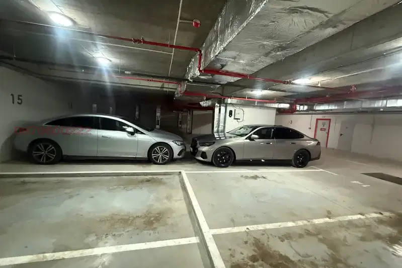 Garage/Parking in Ruse, Centyr