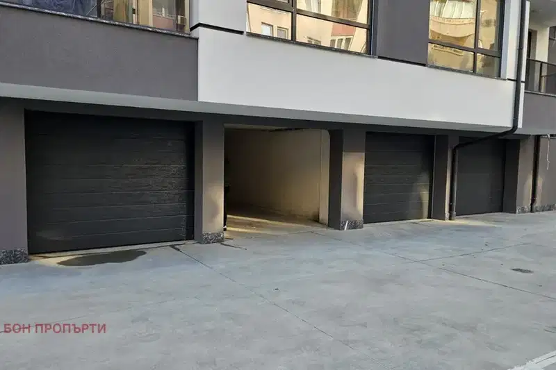 Garage/Parking in Sofiya, Centyr