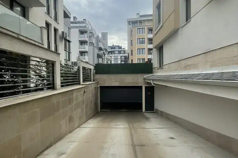Гараж/Паркомясто в София, Кръстова вада