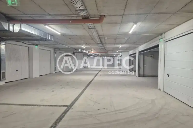 Гараж/Паркомясто в София, Връбница 2