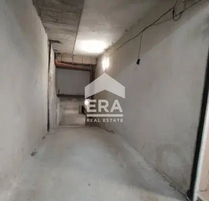 Photo 2 — Garage/Parking in Varna, Centyr