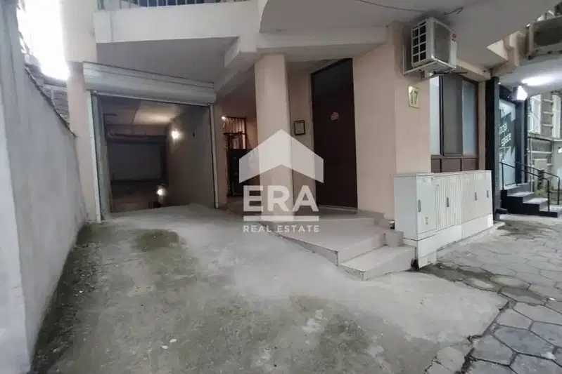 Garage/Parking in Varna, Centyr