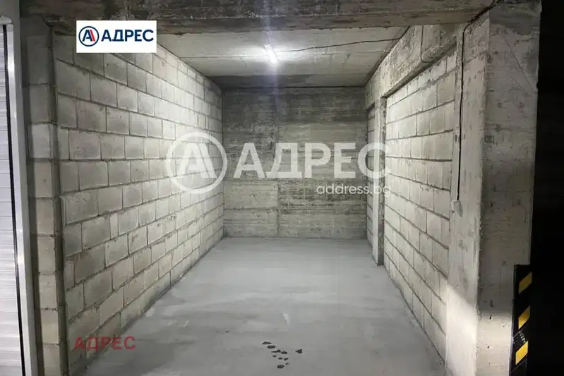 Garage/Parking in Varna, Planova