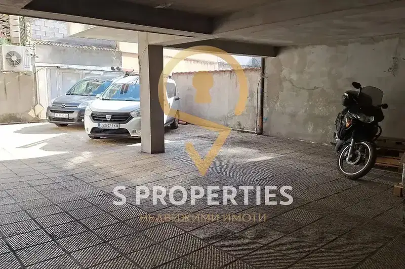 Гараж/Паркомясто във Варна, Операта