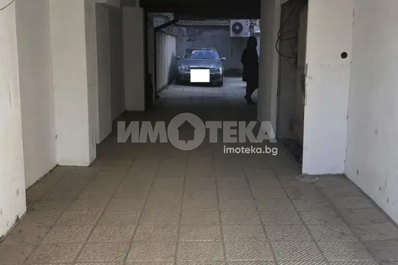 Гараж/Паркомясто във Варна, Операта