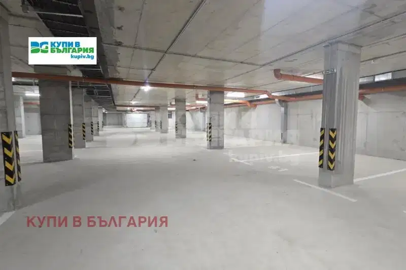 Garage/Parking in Varna, Vladislav Varnenchik 1