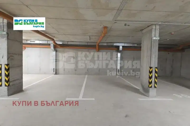 Garage/Parking in Varna, Vladislav Varnenchik 1