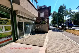 Магазин в Благоев, Широк център