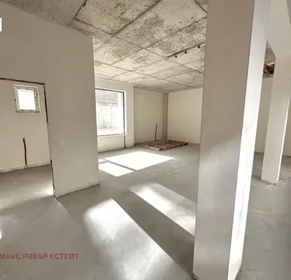 Снимка 4 — Магазин в Русе, Център