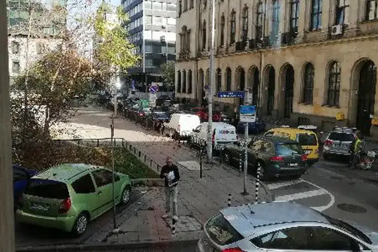 Магазин в София, Център