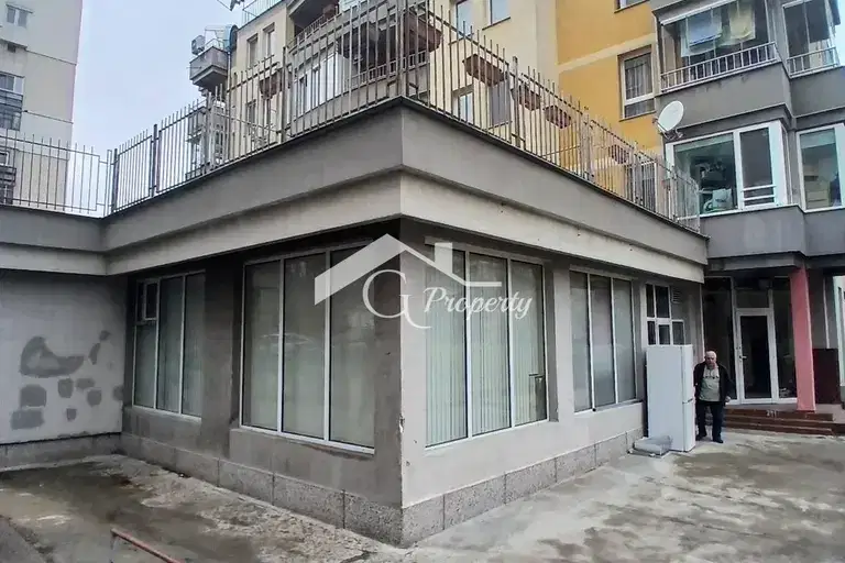 Магазин в София, Младост 1