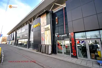 Магазин в София, Враждебна