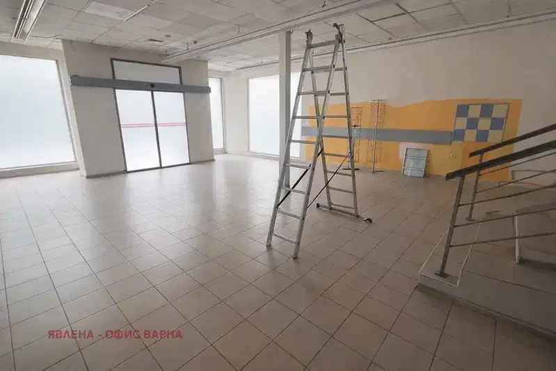 Магазин във Варна, ВИНС-Червен площад