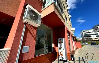 Магазин във Варна, Владислав Варненчик 1