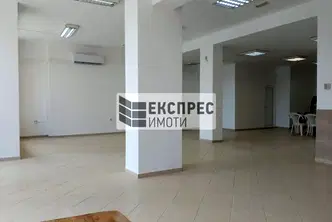 Магазин във Варна, Владислав Варненчик 1