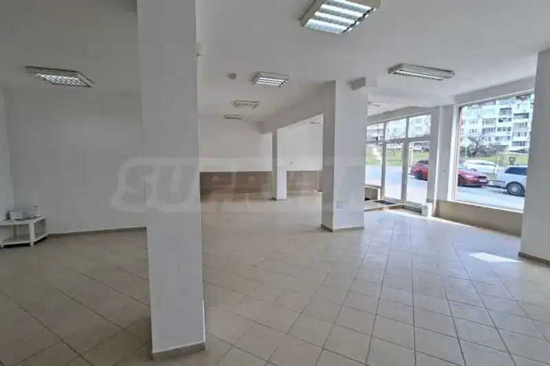 Магазин във Варна, Владислав Варненчик 1