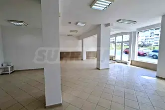 Магазин във Варна, Владислав Варненчик 1