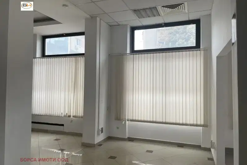 Магазин във Враца, Център
