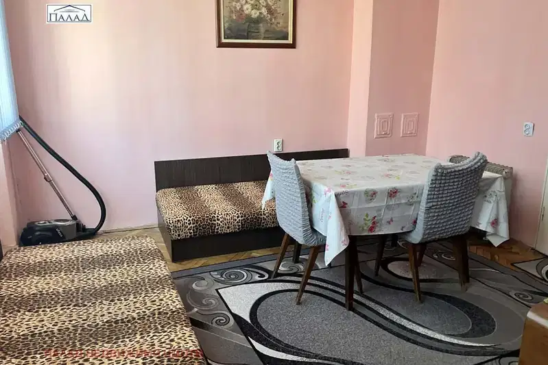 Стая във Варна, ВИНС-Червен площад