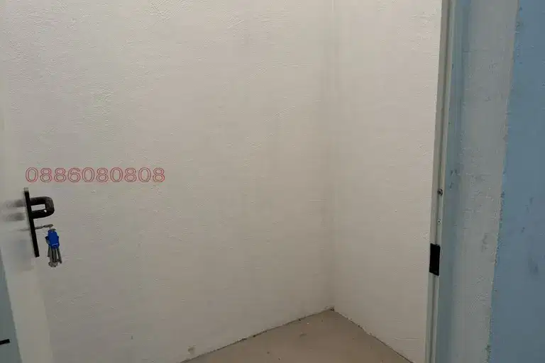 Warehouse in Sofiya, Krystova Vada