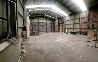Склад в София, Враждебна