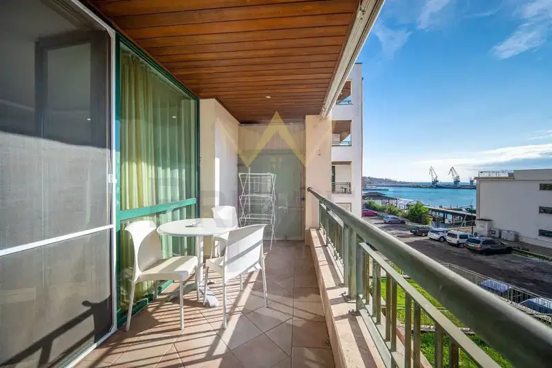 One-room apartment with terrace and sea view in Balchik