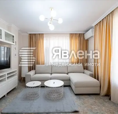 Снимка 4 — Двустаен апартамент с две тераси в центъра на Бургас