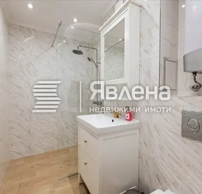 Снимка 2 — Двустаен апартамент с две тераси в Центъра на Бургас