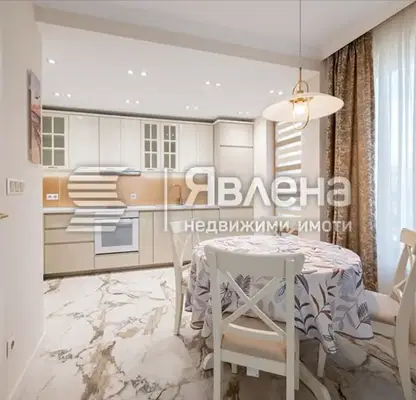 Снимка 3 — Двустаен апартамент с две тераси в Центъра на Бургас