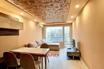 Тристаен апартамент с тераса в Лазур, Бургас