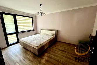 Тристаен апартамент с паркомясто в ж.к. Възраждане, Бургас