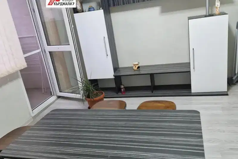 apartment in Kyrdjali, Vyzrojdenci