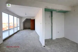 Двустаен апартамент в Пазарджик, Устрем