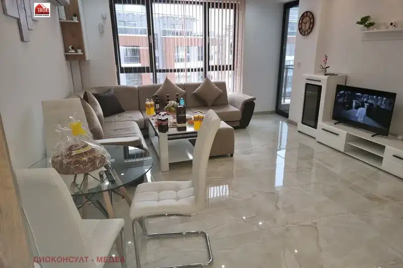 Двустаен апартамент в Перник, Красно село