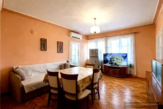 Тристаен апартамент с тераса в Център, Пловдив