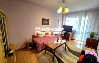 Просторен 3-стаен апартамент в Център, Пловдив с панорамна гледка